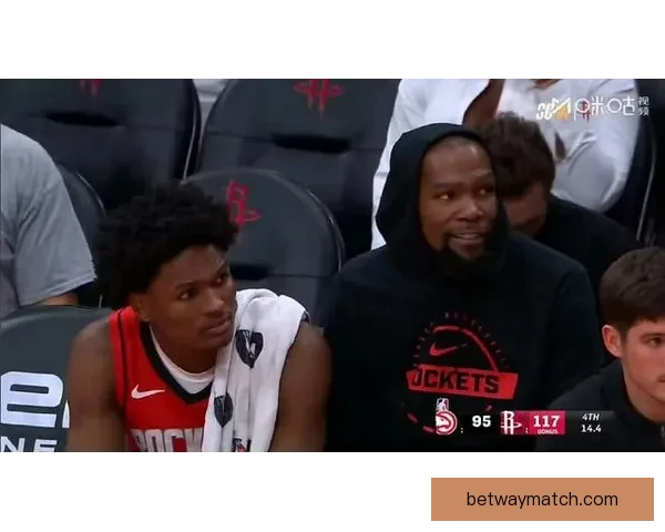 杜兰特25分6篮板终结老鹰11连胜 末节与队友热聊咧嘴大笑