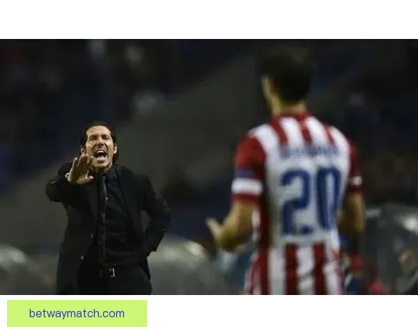 巴萨中卫蹬踏染红后获改判 西蒙尼愤怒挥手 马竞官方质疑判罚